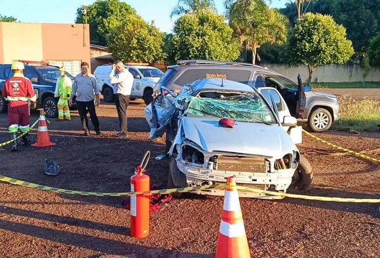 Mulher morrer após atropelar capivara, capotar veículo e bater em coqueiro na BR-163 em MS