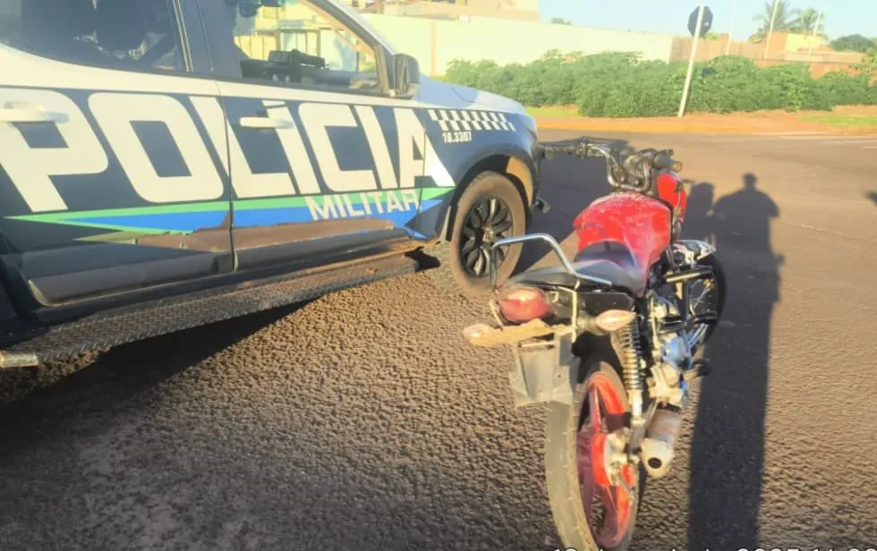 Motociclista foge da PM e é detido após manobras perigosas e queda em São Gabriel do Oeste
