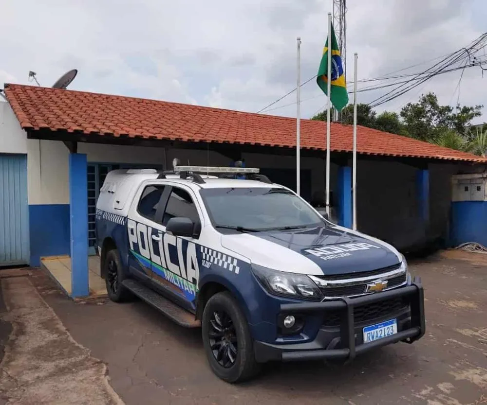 Homem é preso após quebrar móveis e ameaçar companheira em São Gabriel do Oeste