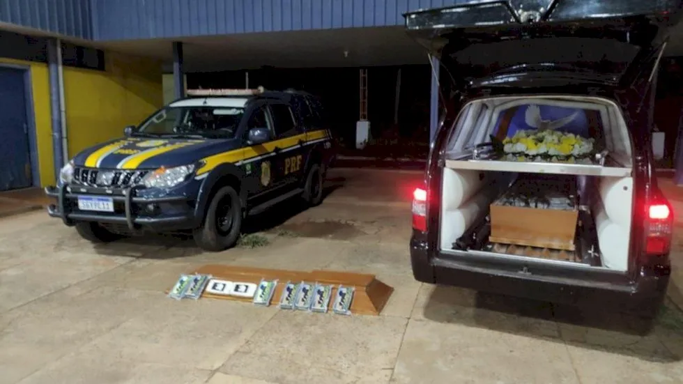 Motorista é preso transportando cocaína avaliada em mais de R$ 4 milhões em caixão funerário em MS