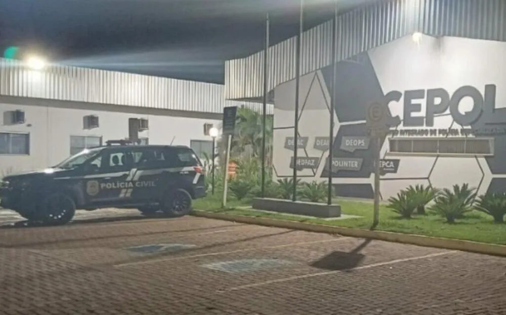 Mulher é esfaqueada e agredida com garrafadas na frente dos filhos em Campo Grande