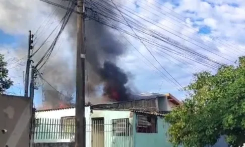 Tragédia no Bairro Tijuca: Incêndio destrói residência e comove comunidade