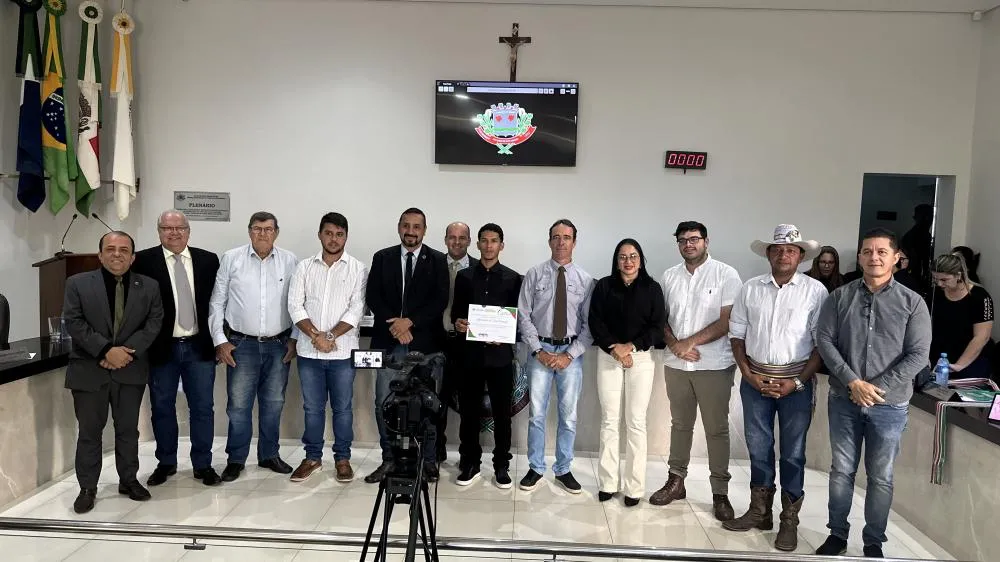 Câmara de Rio Verde homenageia jovem maestro Alessandro da Silva Conceição