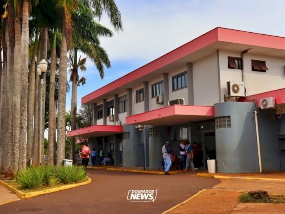 Cansada de apanhar, mulher quebra garrafa e tenta matar companheiro em Dourados