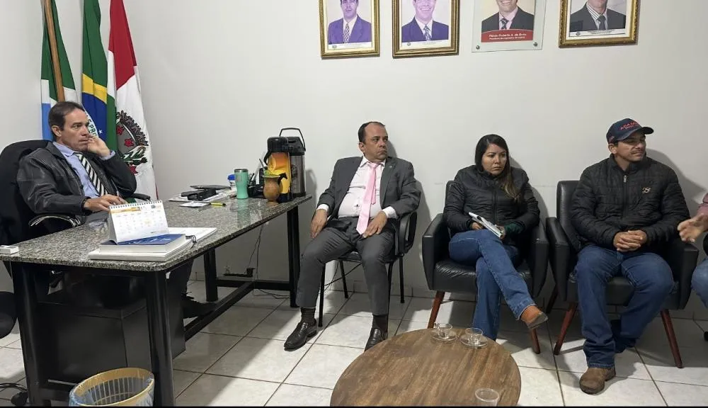 Vereadores se reúnem com empresários que organizam evento de Laço Comprido em Rio Verde