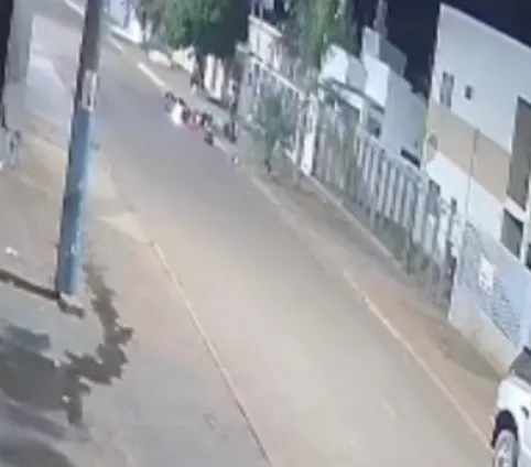 Homem é preso após invadir contramão e atingir ex-namorada com motocicleta em Bandeirantes