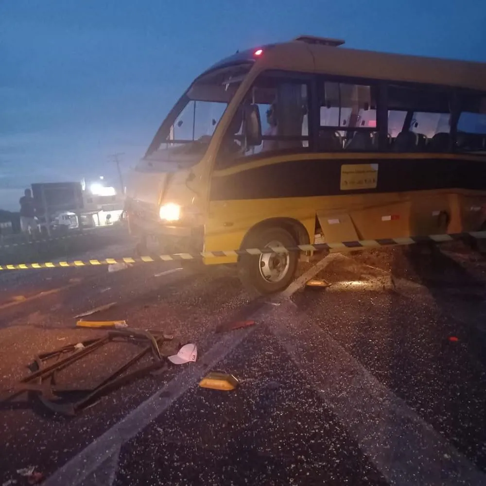 Grave acidente com ônibus escolar deixa duas vítimas fatais e vários feridos em Camapuã