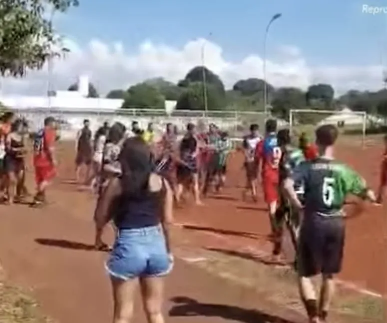 Com direito a cadeirada, briga interrompe jogo de futebol em Campo Grande