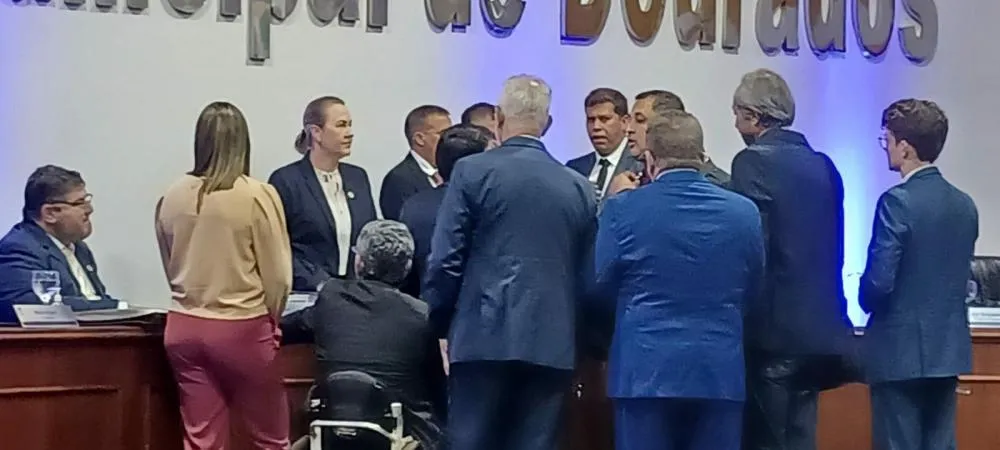 De olho no recesso parlamentar de 13 dias, vereadores de Dourados aprovam LDO para 2026