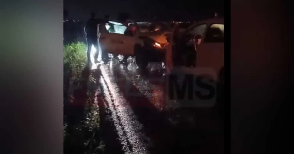 Dois ficam feridos após batida frontal entre carros na BR-262, em Três Lagoas