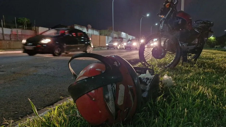 Garupa desce, mata motociclista a tiros e foge no Universitário