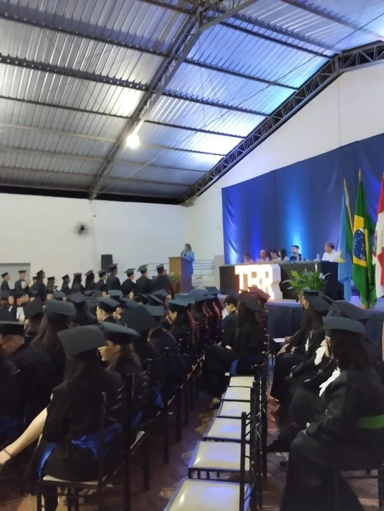 Formatura marca a conclusão de ciclo escolar para alunos do Ensino Médio e Educação de Jovens e Adultos