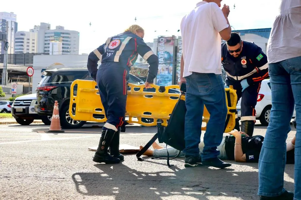 A caminho de entrevista de emprego, jovem fica ferida em acidente na Avenida Afonso Pena
