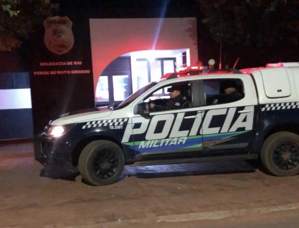 Em Rio Verde (MS), mãe embriagada tenta retirar filhas à força, danifica residência e é detida pela Polícia Militar