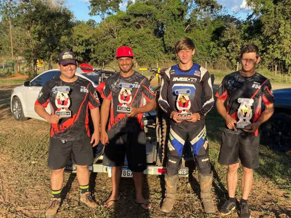 Pilotos de São Gabriel do Oeste se destacam na 4ª etapa do Estadual de Motocross em Figueirão