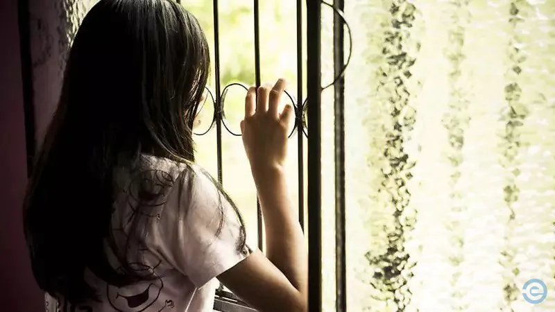 Mulher acorda e flagra marido estuprando filha de 10 anos no colchão em MS
