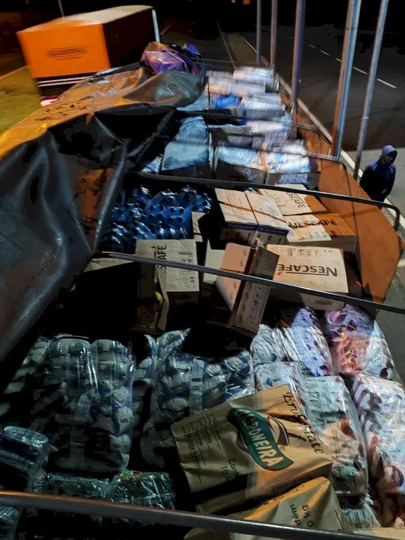 PRF apreende caminhão com alimentos sendo transportados de forma irregular em Eldorado (MS)