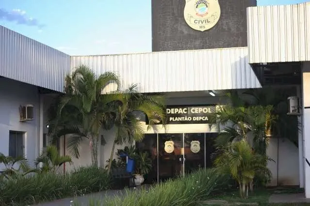 Homem é morto a facadas por marido da ex-namorada em Campo Grande