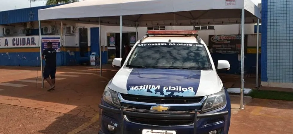 Homem interfere em ocorrência, ameaça e desacata policiais, e acaba preso em São Gabriel do Oeste