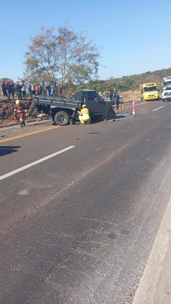 Acidente com três veículos bloqueia totalmente a BR-163 entre São Gabriel do Oeste e Rio Verde de Mato Grosso