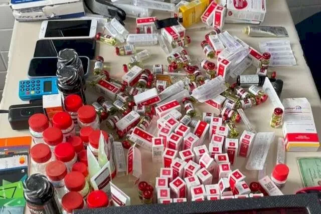 Operação mira quadrilha que produzia “por conta própria” remédios para emagrecer