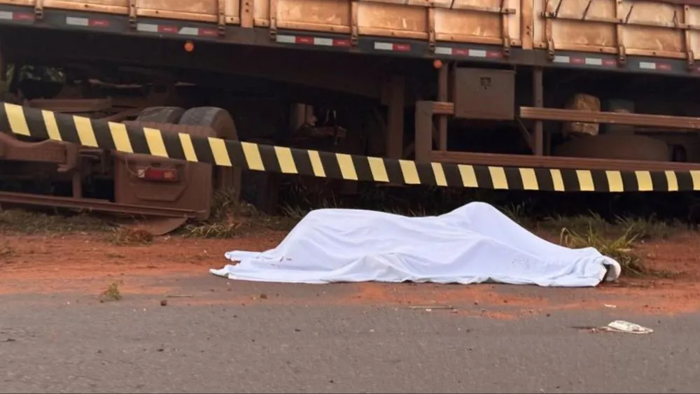 Carreta bate em carro parado na MS-134 e motorista morre em rodovia de MS