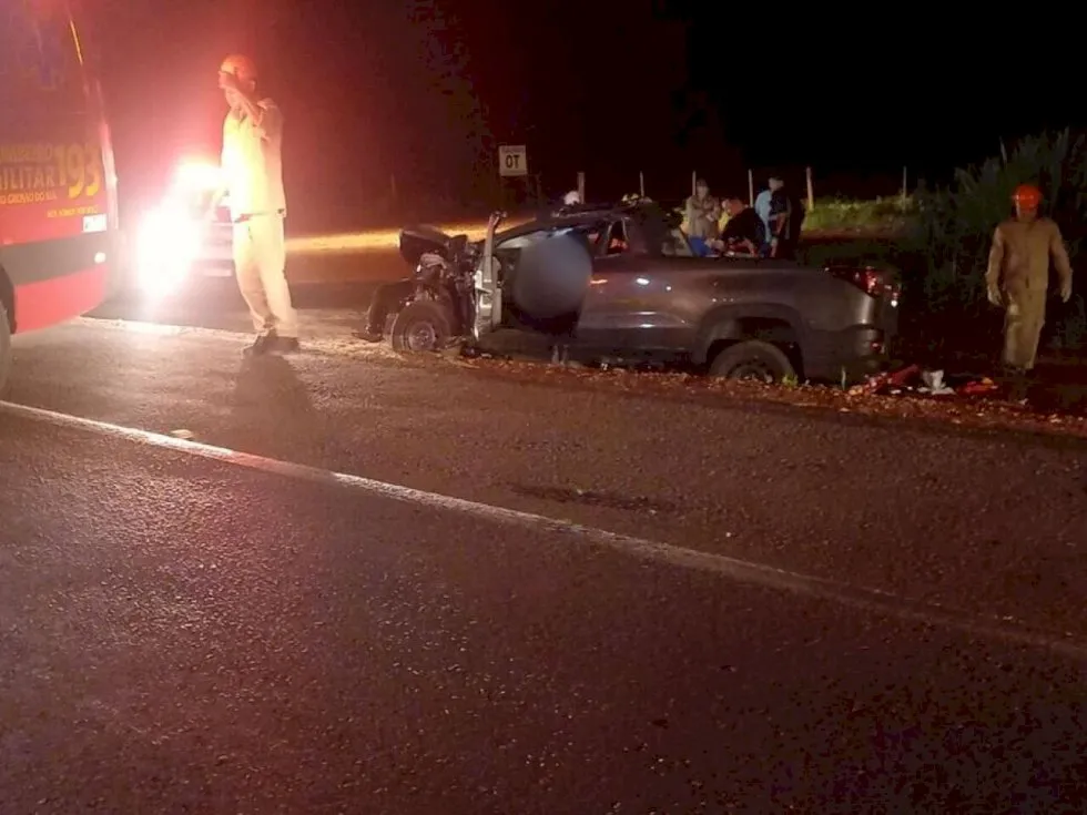 Mulher morre em acidente na BR-262 após carreta realizar manobra proibida