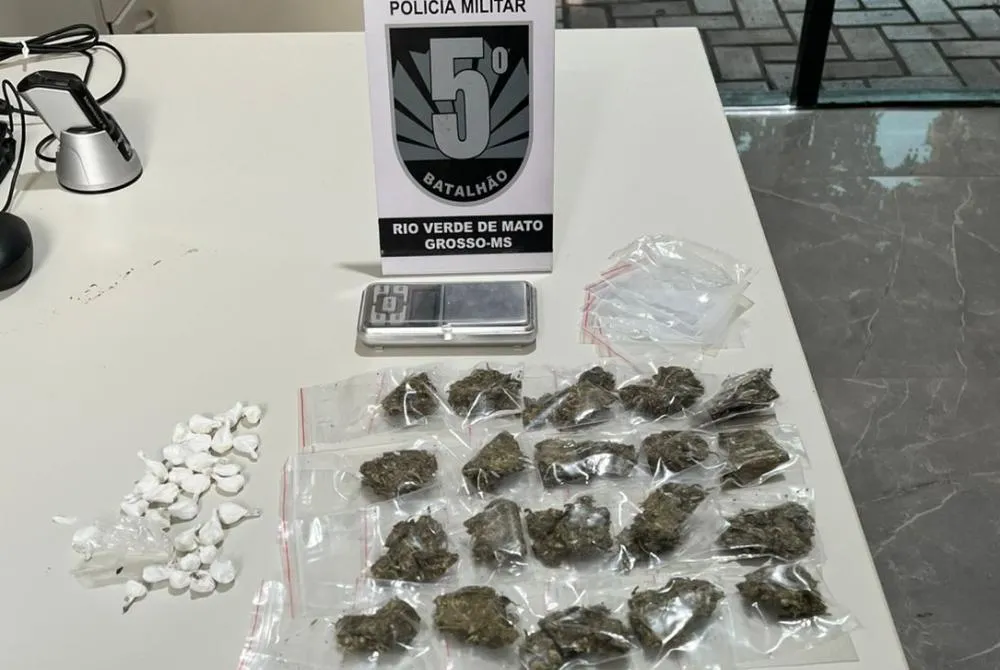 Em Rio Verde (MS), Polícia Militar apreende adolescente após avó denunciar drogas escondidas e homem de 22 anos é preso por tráfico