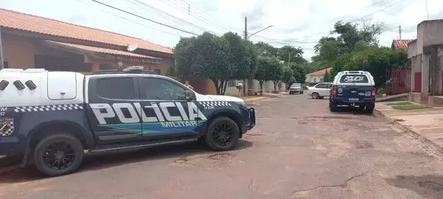 Em surto, homem avança contra policiais e acaba morto a tiro, em Rio Verde