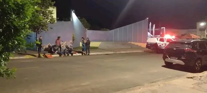 Facadas em praça pública deixam homem com vísceras expostas em Camapuã