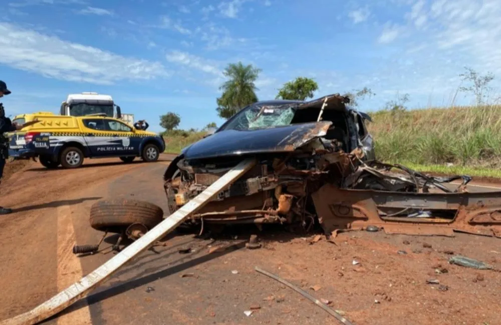 Condutor de Vectra é socorrido em estado grave após bater em caminhão na MS-162