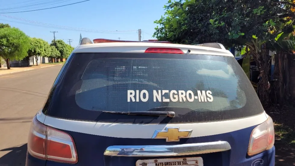 Após ser chamado de 'corno', homem briga e atira contra grupo em Rio Negro