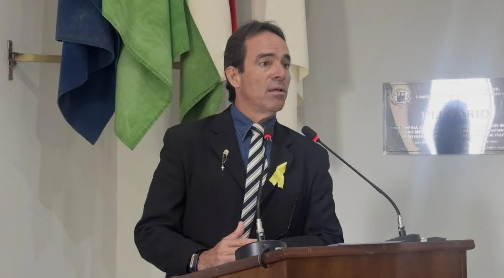Presidente da câmara municipal de Rio Verde Flávio Brito solicita reforço urgente na sinalização urbana em Rio Verde