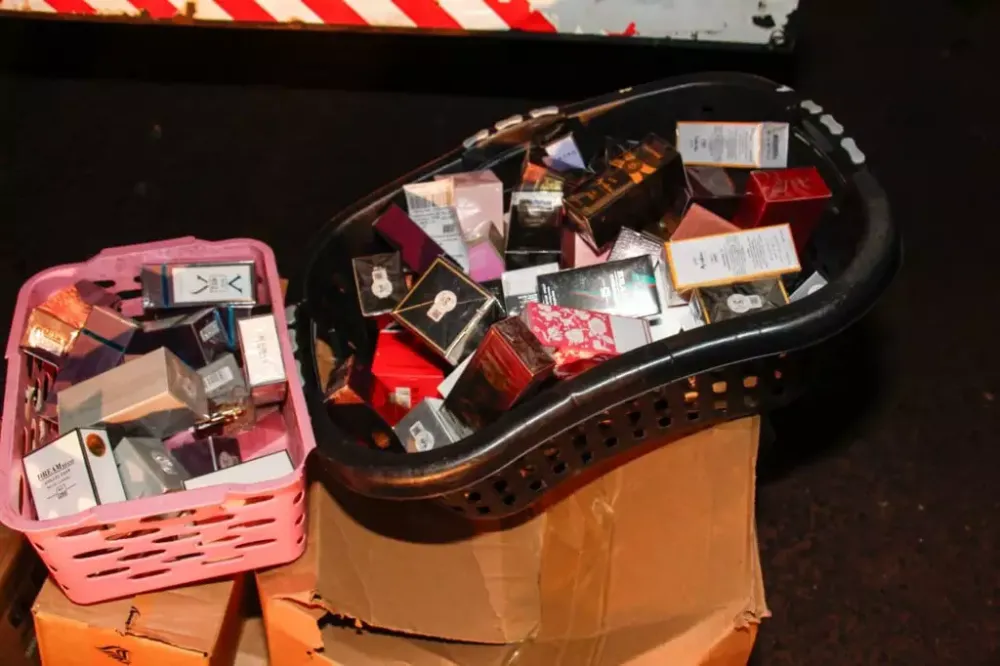 Depósito guardava perfumes contrabandeados avaliados em milhões.