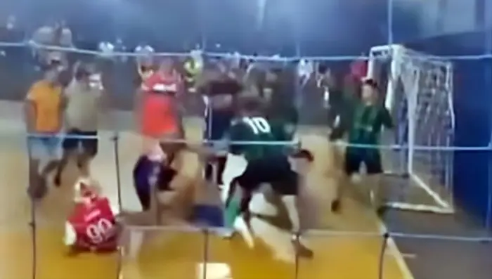 Confusão generalizada encerra partida do Municipal de Futsal em São Gabriel do Oeste; três equipes são eliminadas da competição