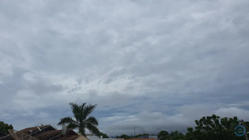 Calor prevalece neste domingo, mas tem alerta para chuvas intensas