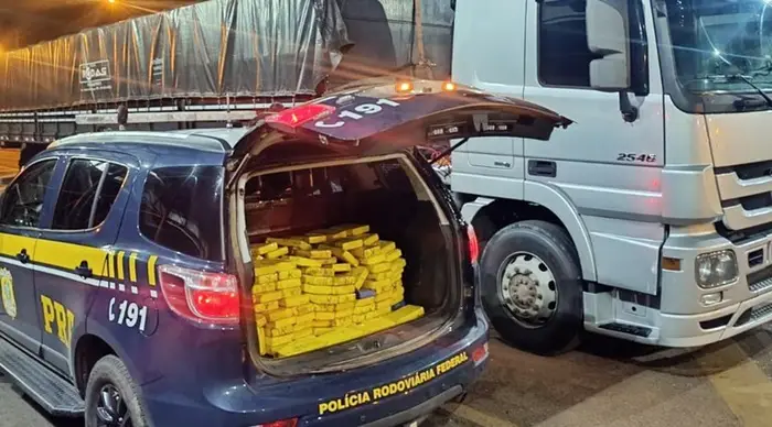 PRF descobre 153 quilos de cocaína escondidos em caminhão e motorista é preso na BR-163, em Bandeirantes