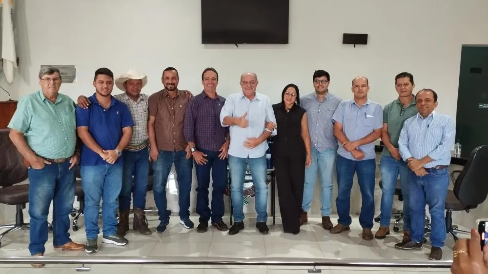 Prefeito Réus Fornari Participa de Reunião com Vereadores de Rio Verde na Câmara Municipal