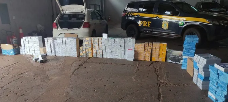 PRF apreende 454 celulares e eletrônicos sem nota fiscal em Maracaju durante fiscalização na BR-267
