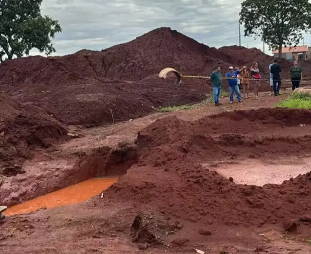 Menino de 8 anos morre afogado ao cair em buraco durante chuva em Jaraguari