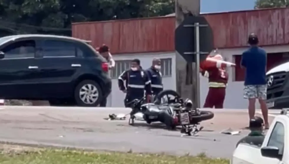 Colisão entre carro e moto é registrada em trevo da BR-163 em São Gabriel do Oeste