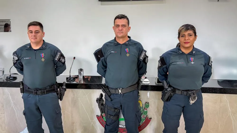 Policiais militares são homenageados com medalhas por tempo de serviço em solenidade na Câmara Municipal de Rio Verde