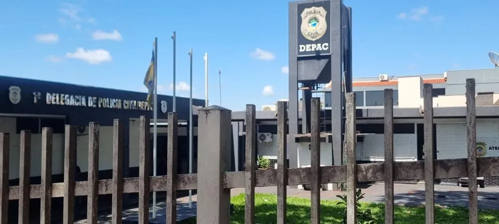 Após beber quase um litro de pinga em Dourados, casal troca socos e vai parar na delegacia