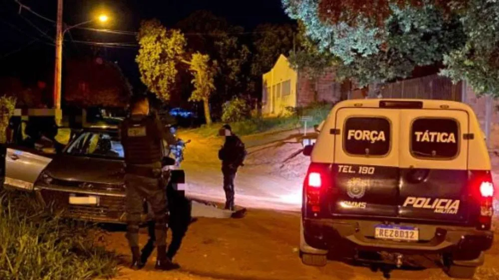 Fuga cinematográfica termina com acidente, feridos e morte em Aquidauana