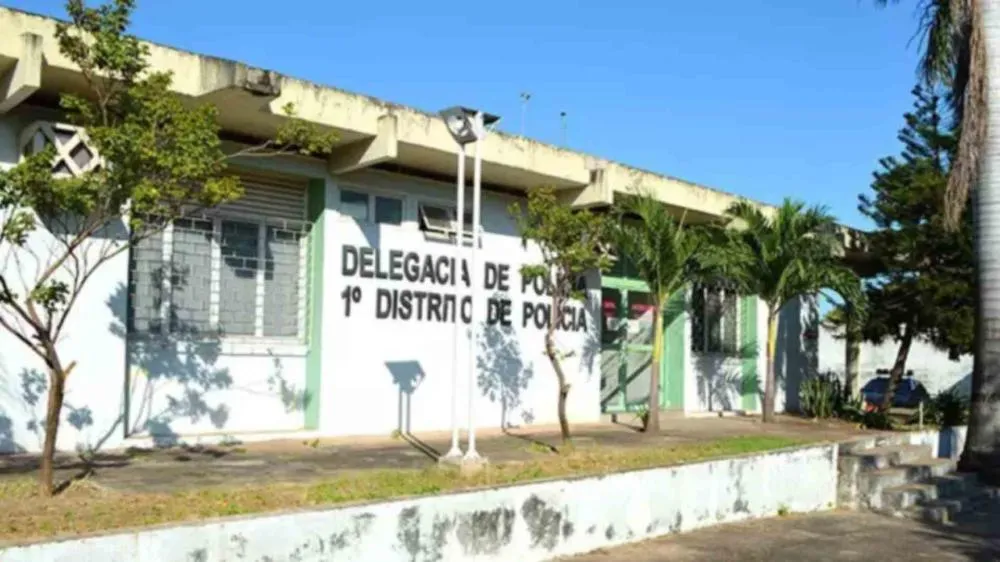 Homem chega com arranhões de amante e ainda espanca esposa em Corumbá