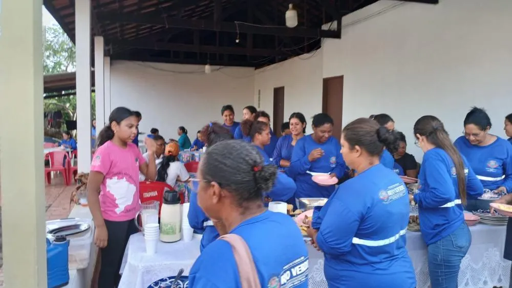 Igreja Presbiteriana do Brasil oferece café da manhã a garis e leva mensagem de fé e esperança
