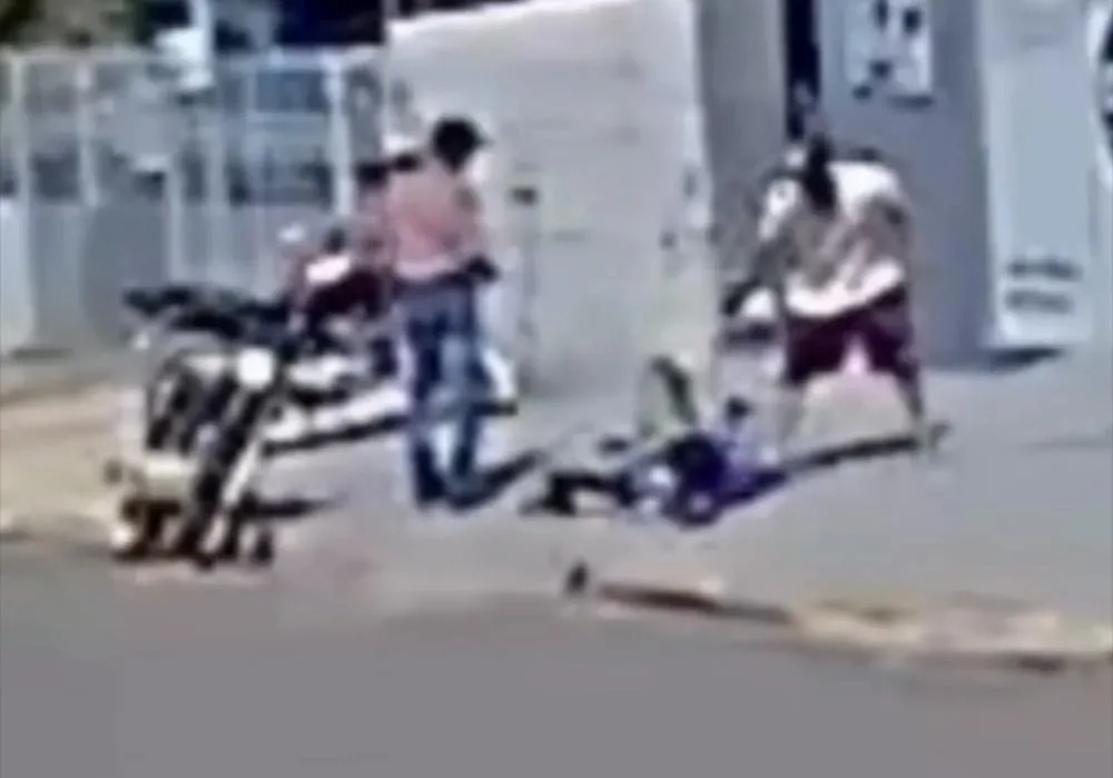 Discussão por cobrança termina em agressão com capacete no centro de Rio Verde