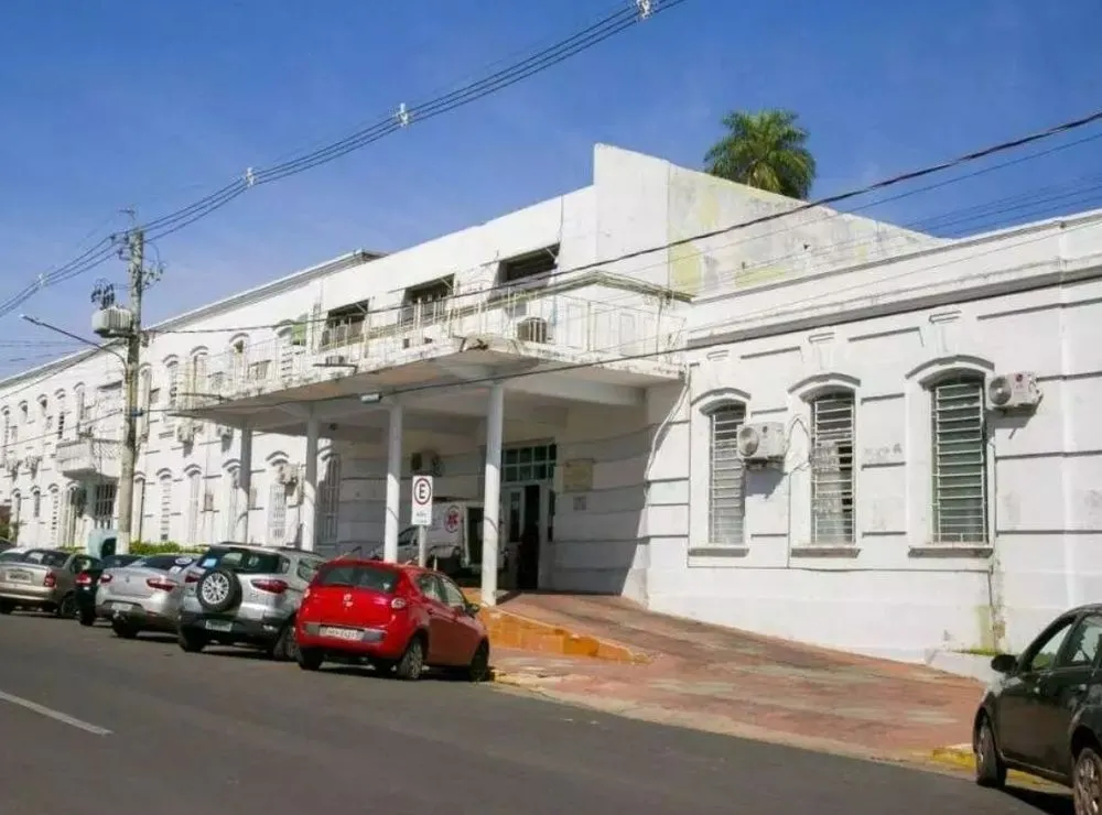Adolescente perde cinco dedos após explosão de rojão na madrugada