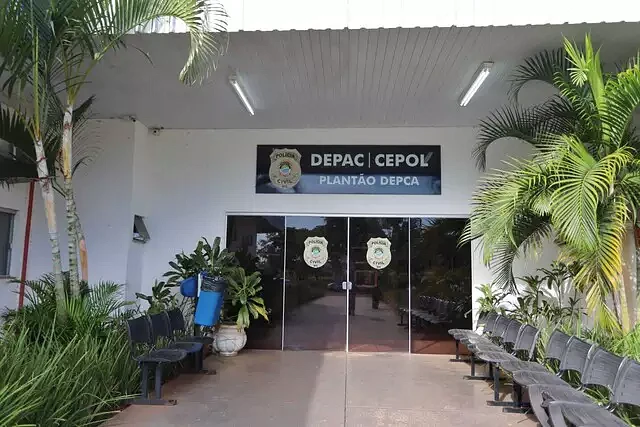 Advogado é preso após furtar carteira esquecida em loja de shopping e usar cartão bancário da vítima