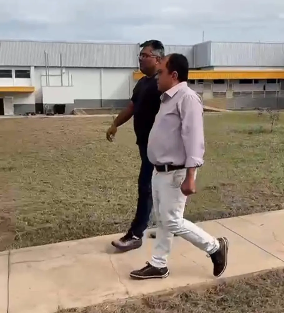 Vereador Robinho reforça apoio durante visita ao frigorífico MSBOI